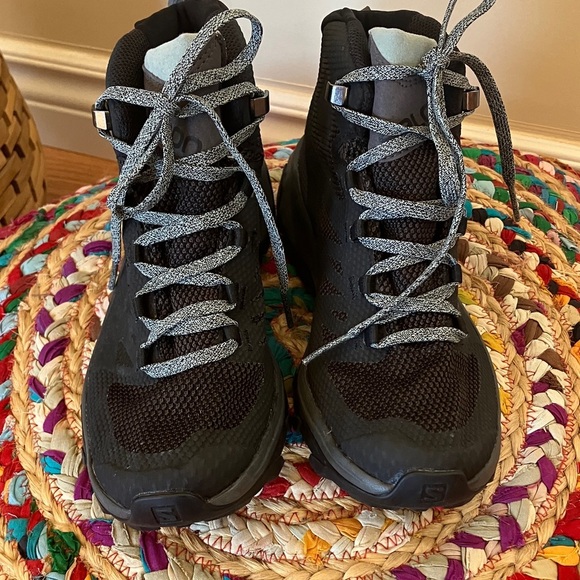 Salomon Shoes - NWOB Salomon Contagrip Black Hiking Boots with Gray Laces